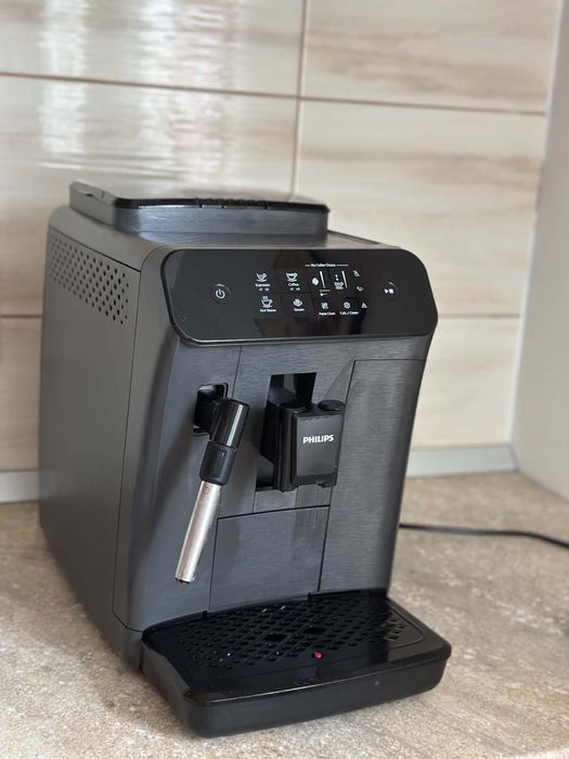 Vand aparat de cafea  boabe si macinata .  Apararat folosit doar de doua ori! Este ca nou!!! Negociabil