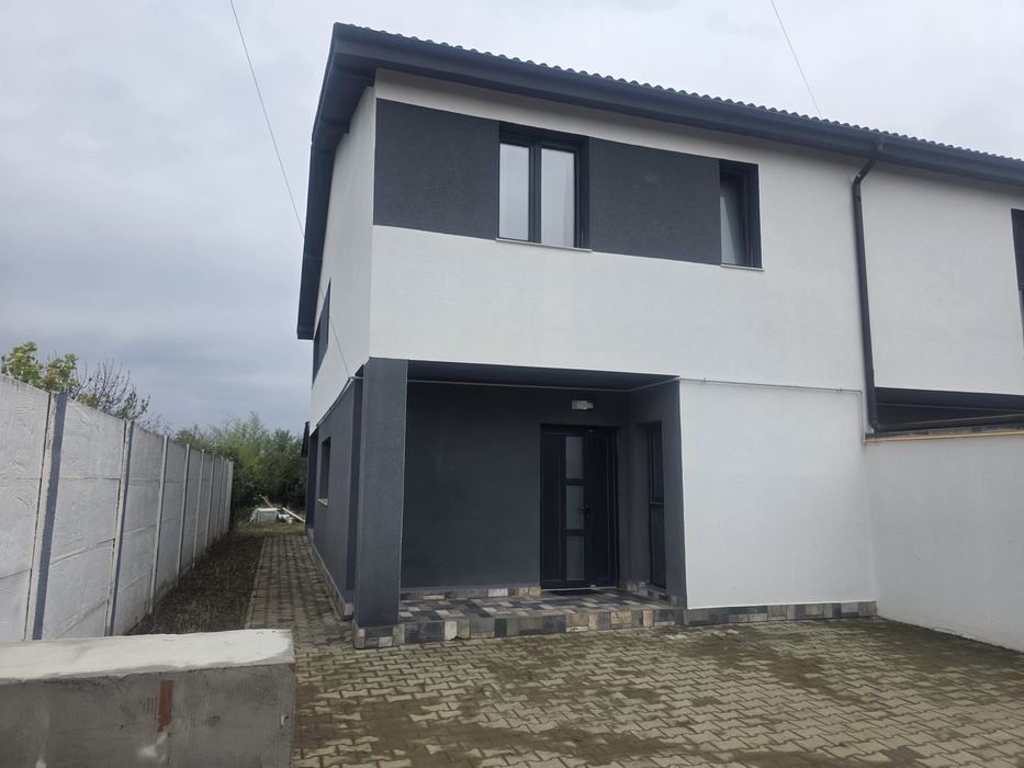 Proprietar ofer spre închiriere duplex în Giarmata Vii