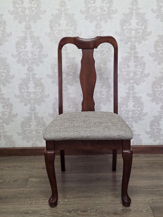 Продаётся стол со стульями