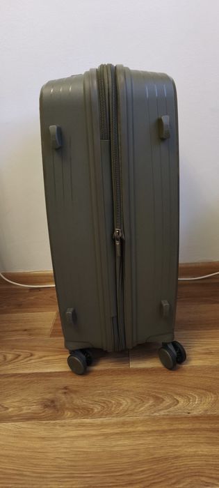 Чемодан М новый IT