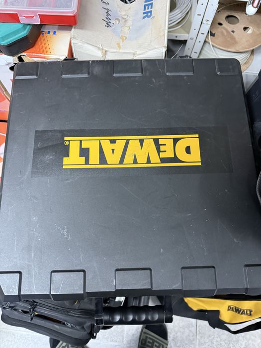 Акумулаторен такер за пирони DEWALT DCN890N