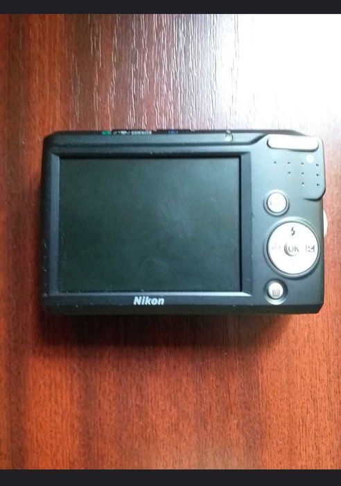 Aparate foto Canon PowerShot A75 și Nikon Coolpix L16 defecte