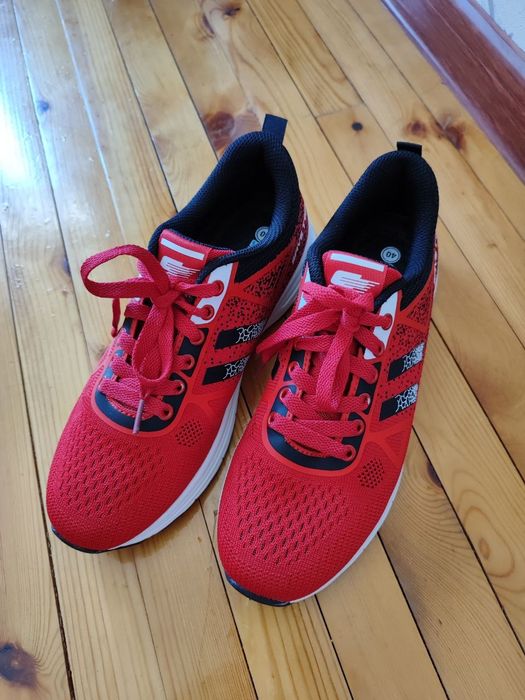 Кроссовки дышащие