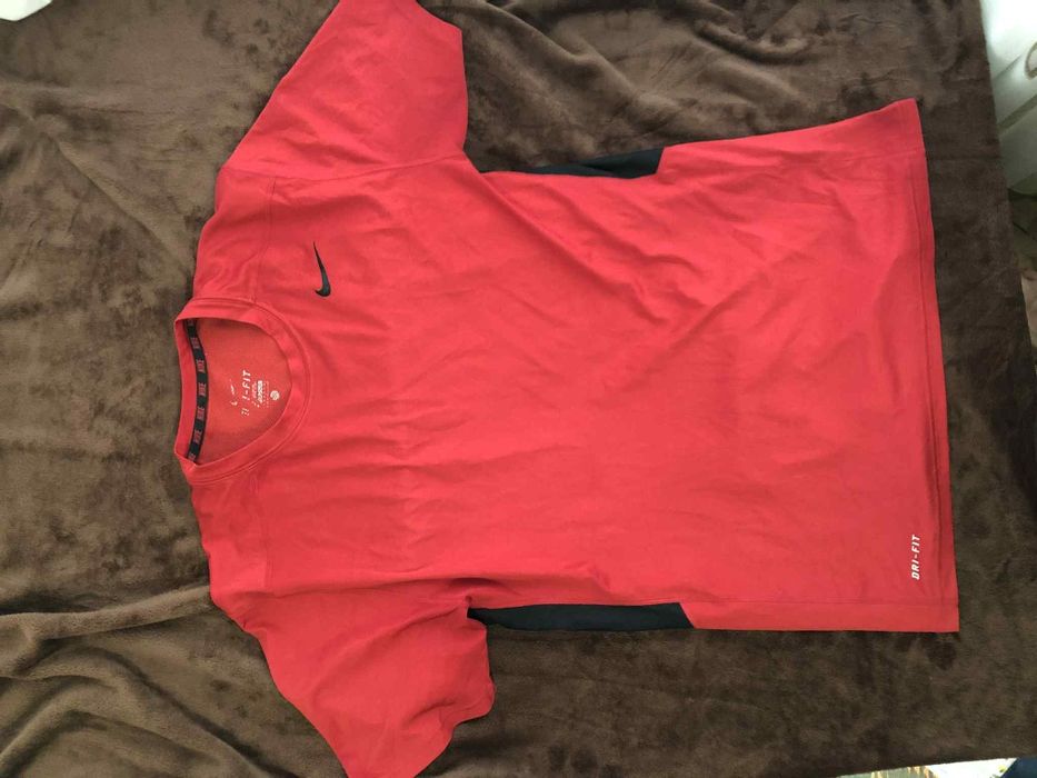 Tricouri nike  noi diverse marimi
