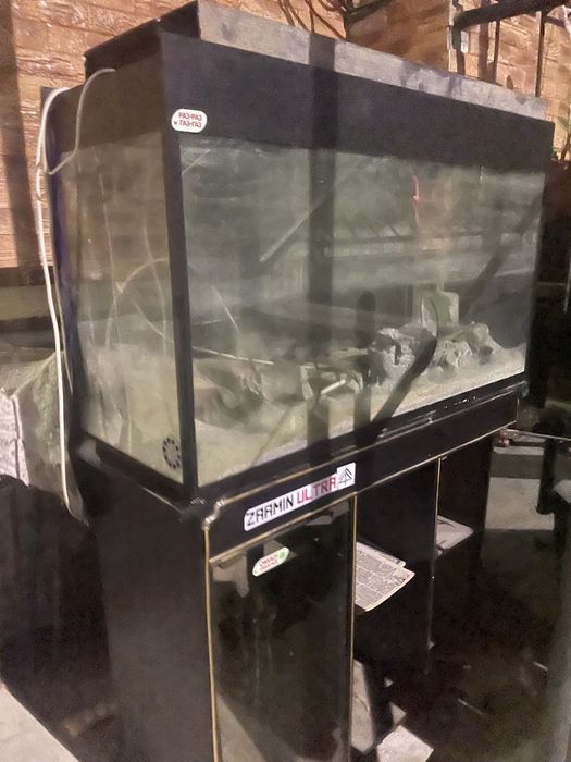 Akvaryum sotladi polkasi bor narhi kelishamiz