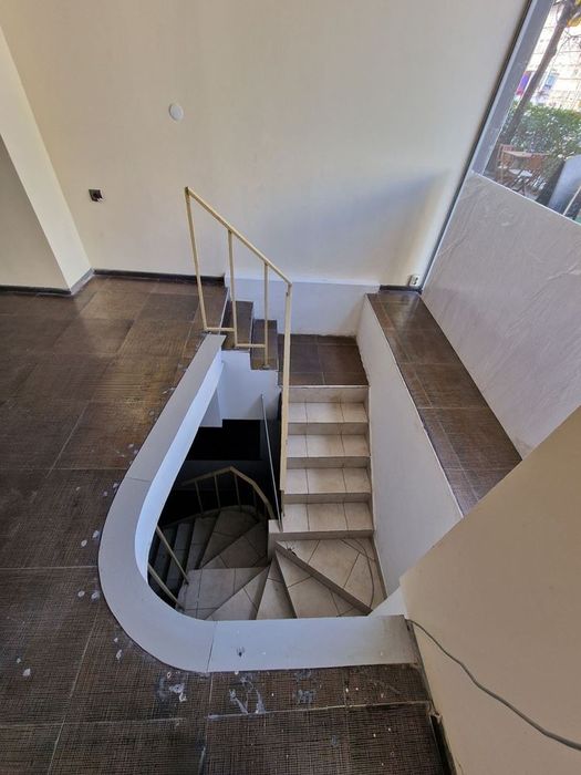 ТОП център до Сердика – 160 кв.м, 6.5м витрина, готово за ресторант и