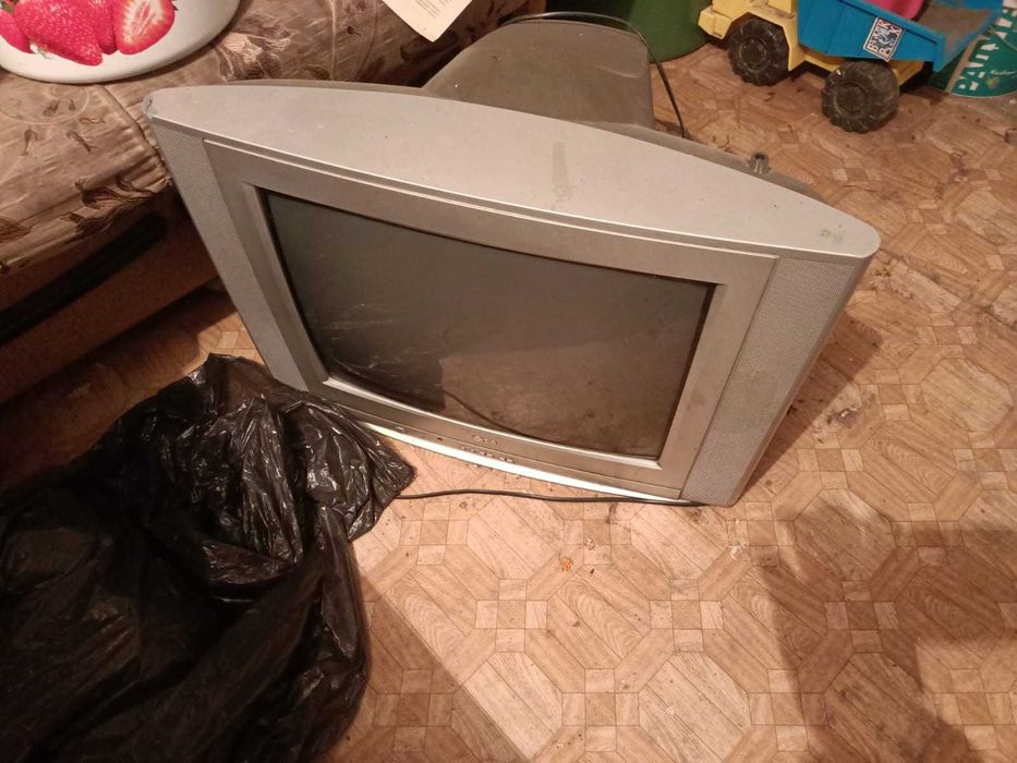 продам телевизор LD б/у