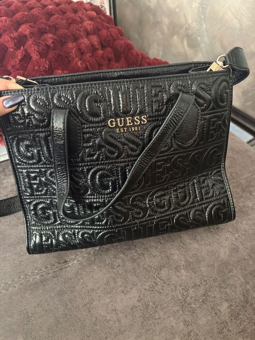 Нова Guess чанта