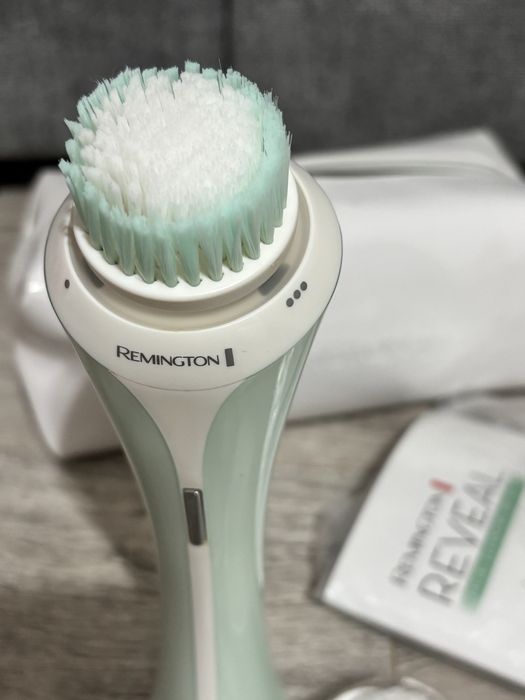 Perie faciala pentru curatarea tenului Remington