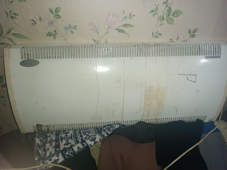 Продам обогреватель настенный.