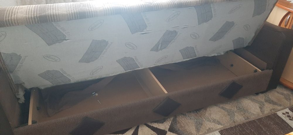 Canapea extensibila maro