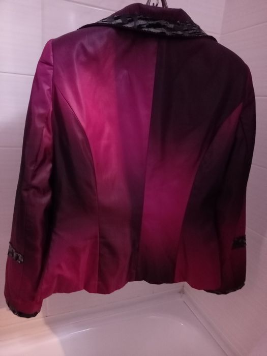 Продам женскую куртку 46-48