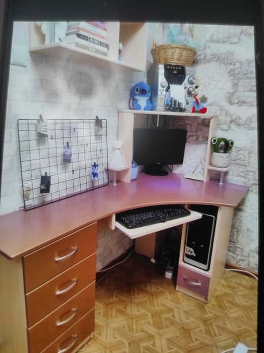 Компьютерный стол в отличном состоянии