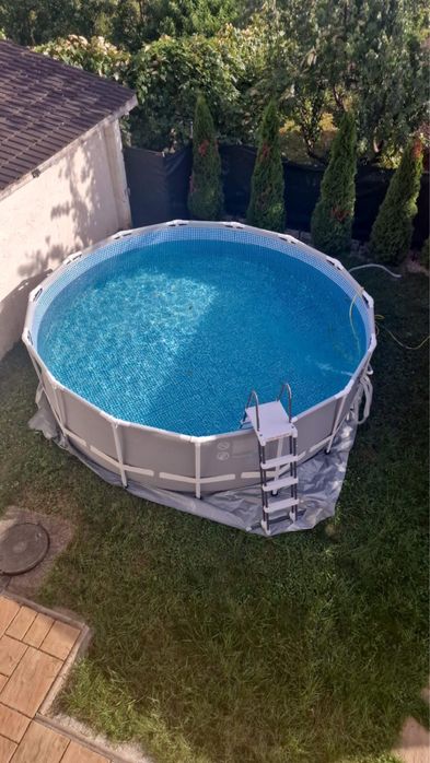 Piscina intex  cu aspirator