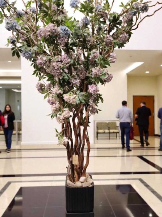 Copac decorativ cu frunze si flori artificiale