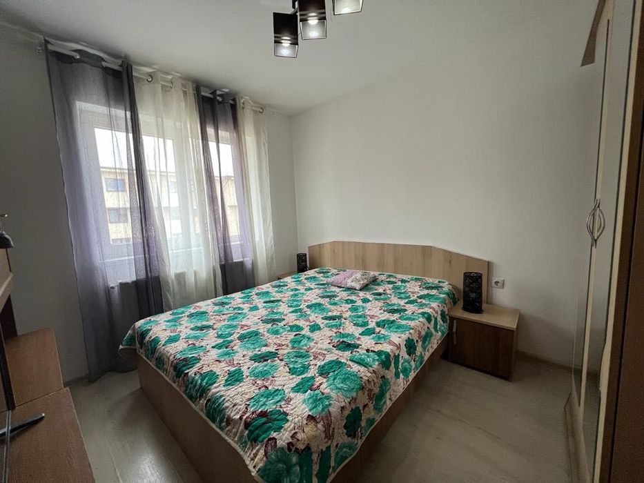 Inchiriez apartament, zona Vivo
