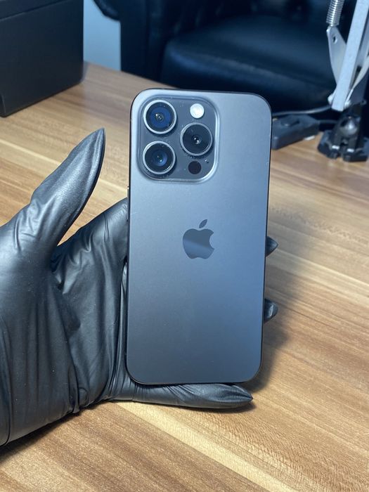 iPhone 15 Pro• 256 GB • Black Titanium
