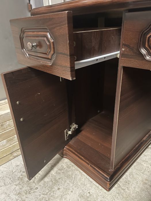 Oglinda cu masuta de machiaj