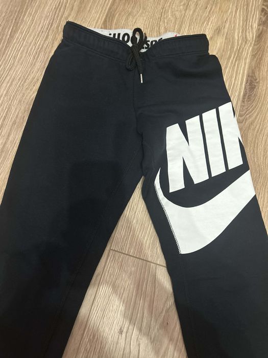 Дамско долнище на Nike XS