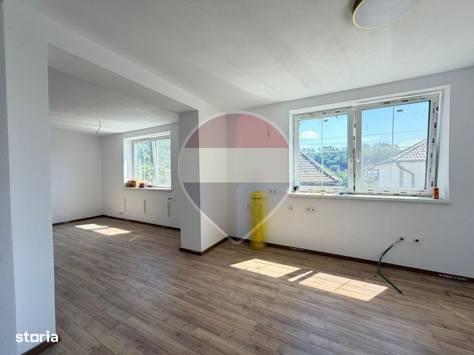 Casă spațioasă, complet renovată la interior, 4 camere, 2 băi