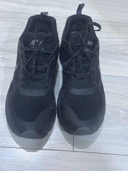 NİKE Спортивная обувь держится очень тепло качество очень хорошее