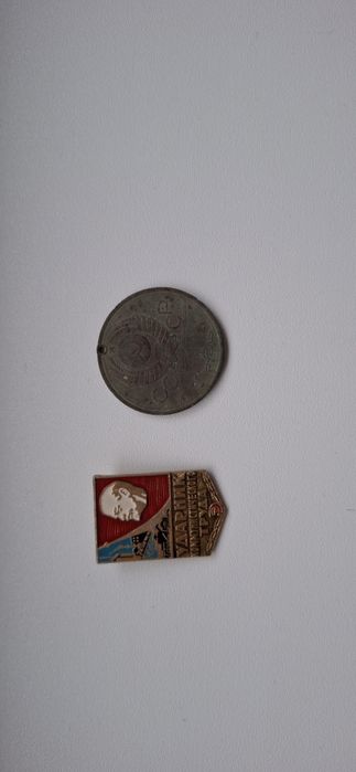 Продам значок и монета