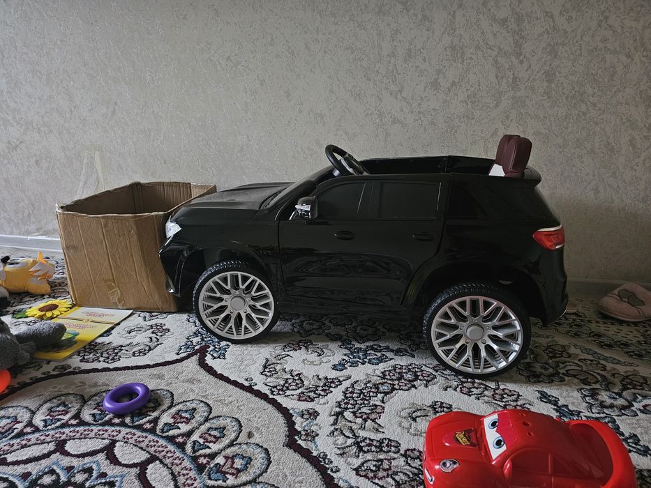 Машина детская в хорошем состоянии