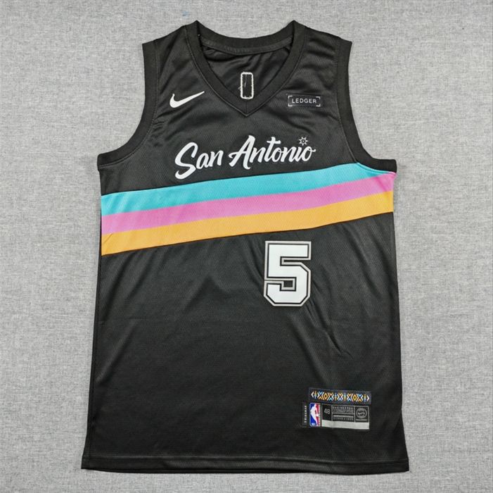 Maiouri de baschet cu San Antonio Spurs