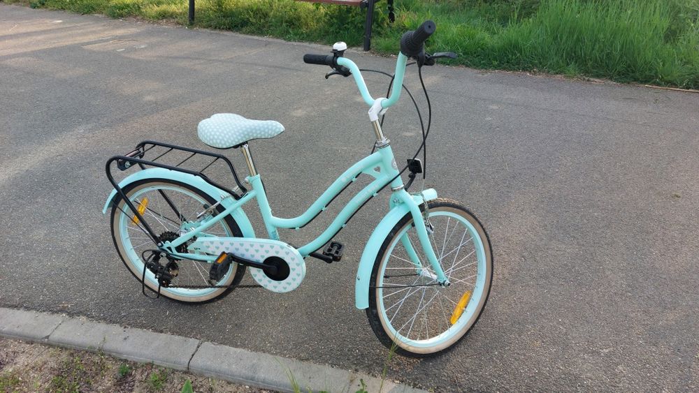Bicicletă pentru fetițe