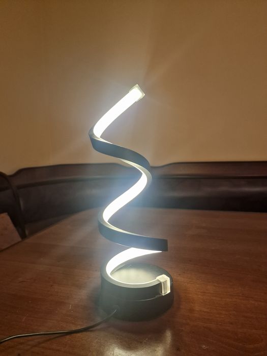 Продам настольный светильник