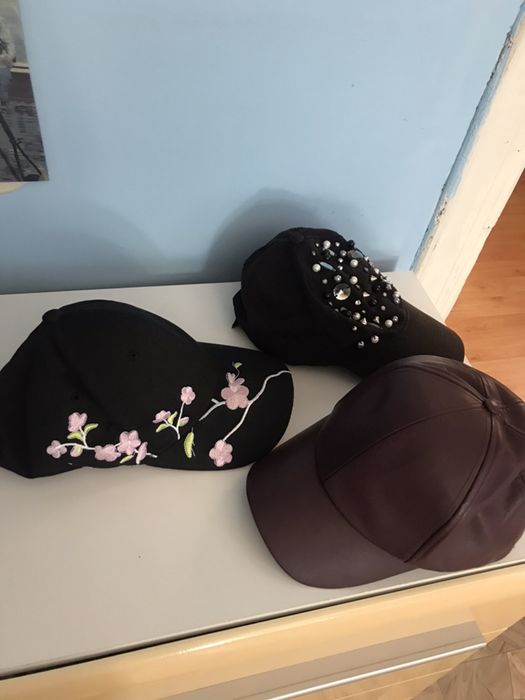 Дамски шапки