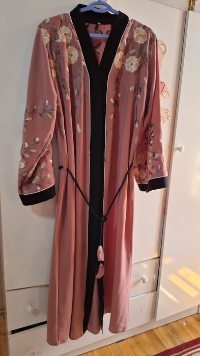 Abaya Makkadan olingan