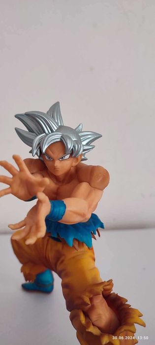 Фигурки One Piece (Luffy) и Dragon Ball Z (Goku)