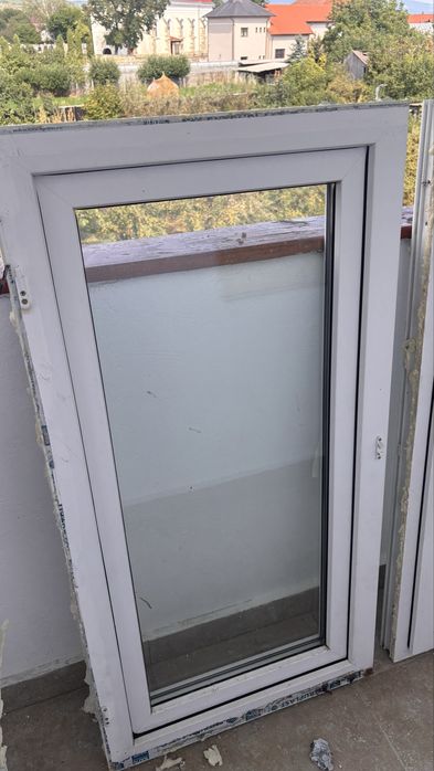Ușă termopan PVC cu plasă, 3 geamuri. Se vând fiecare în parte