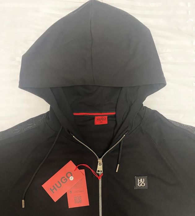 Vând compleu nou de bărbați Hugo