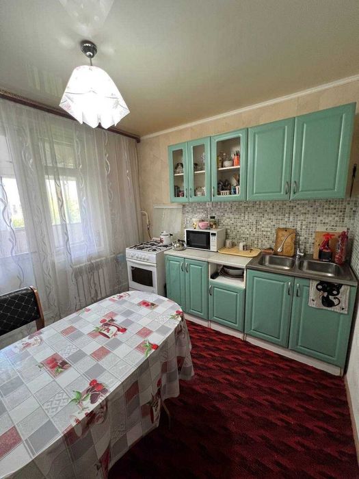 В продаже улучшенная 2х комнатная в  8мкр на 4 этаже