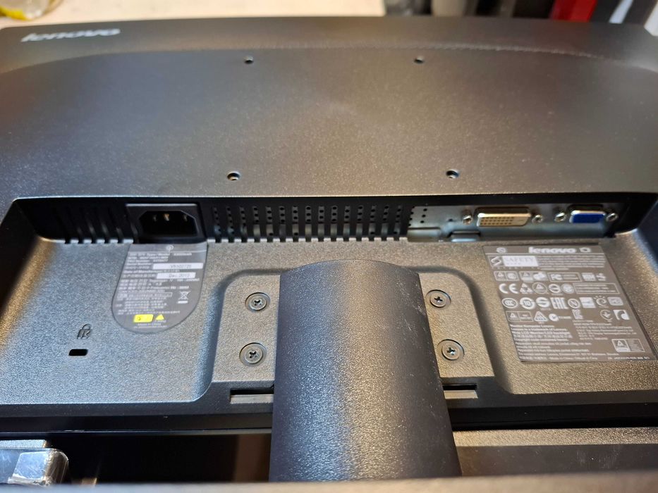 Компютър и монитор - LENOVO