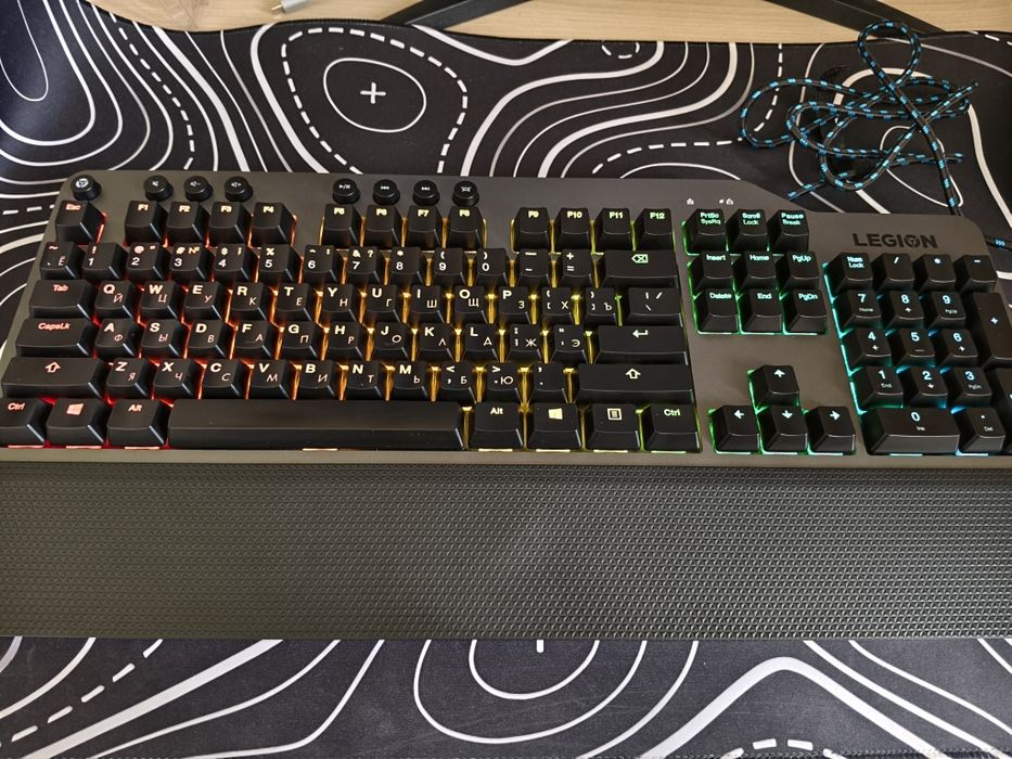 Продам игровую механическую клавиатуру Lenovo Legion K500.