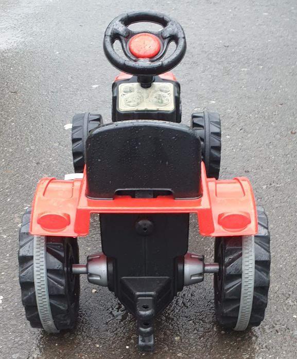 Tractor cu pedale