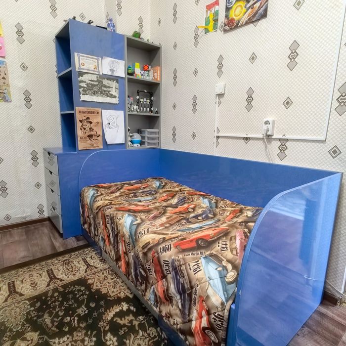 Комплект мебели в детскую комнату