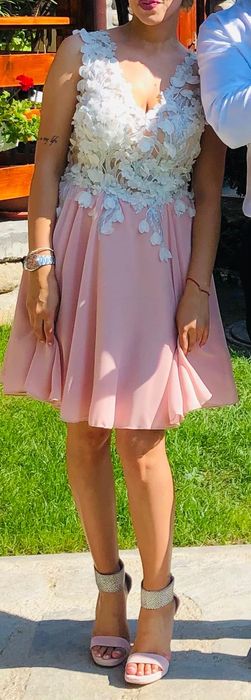 Рокля с 3Д цветя