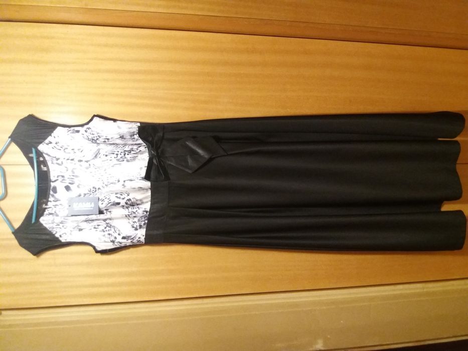 Официална рокля на "Ками-2000"Размер 50 . НОВА