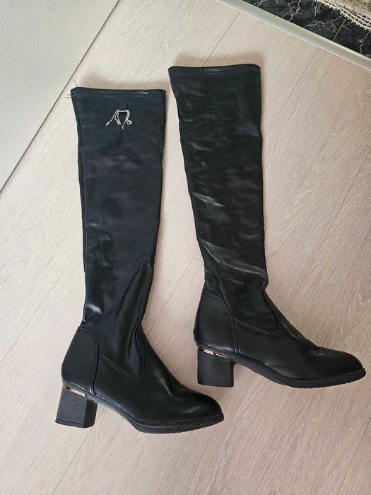 Дамски ботуши над коляното