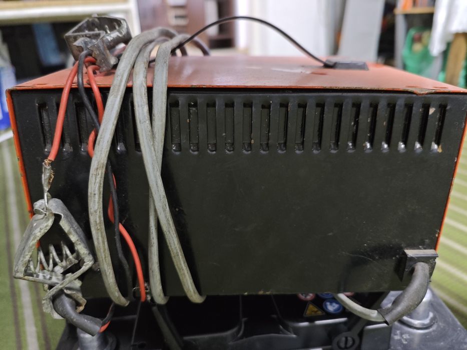 Încărcător 6V/12V Einhell 7A