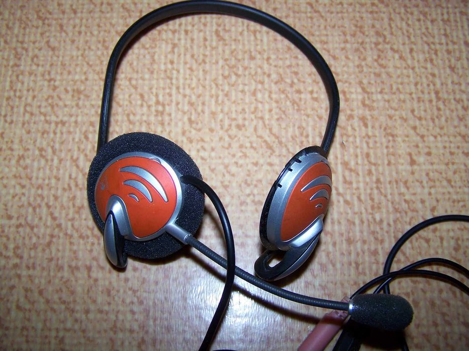Слушалки с микрофон Logitech и 3 чифта панели за смяна