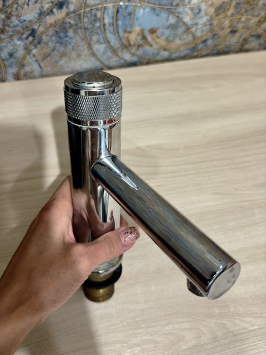 Кран в ванную ( раковину )