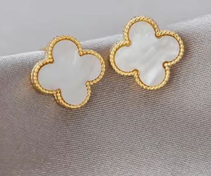 Набор бижутерии.