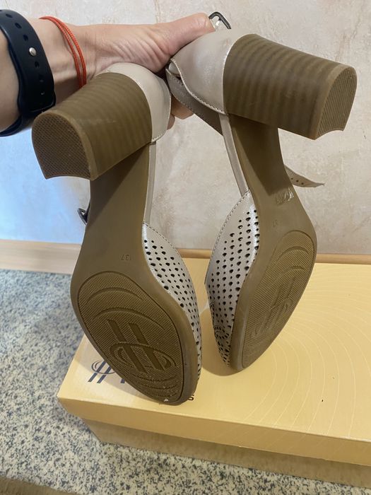 Прекрасни сандали от естествена кожа