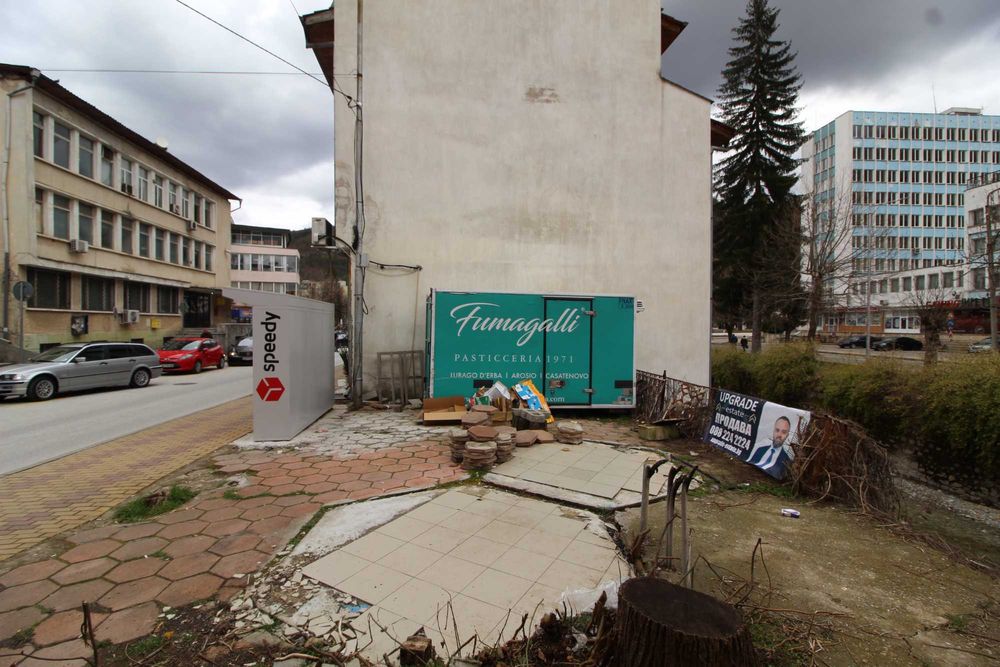 Парцел в центъра на град Мадан