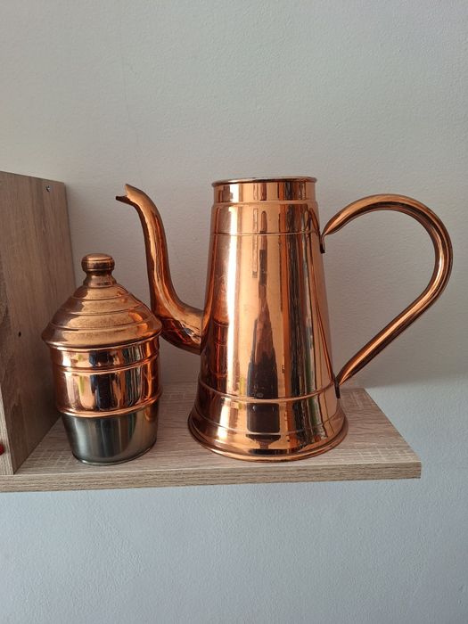 Меден чайник съдове  прибори